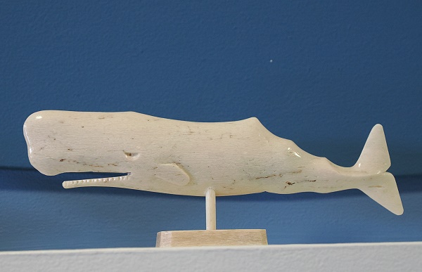 Schnitzerei aus Walknochen