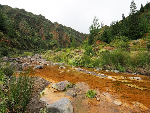 Eisenhaltiges Flussbett