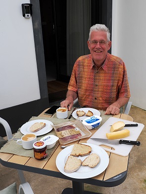 Frühstück auf der Terrasse