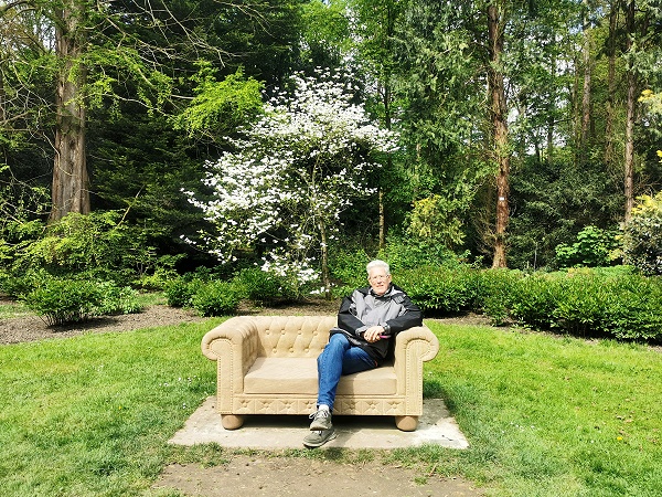 Ruhepause auf Steinsofa