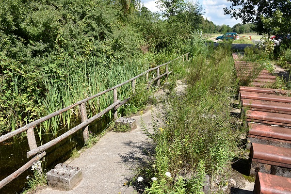 Panzerwaschanlage und Becken