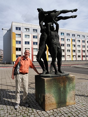 Göbel-Figur Der Friede trägt das Leben